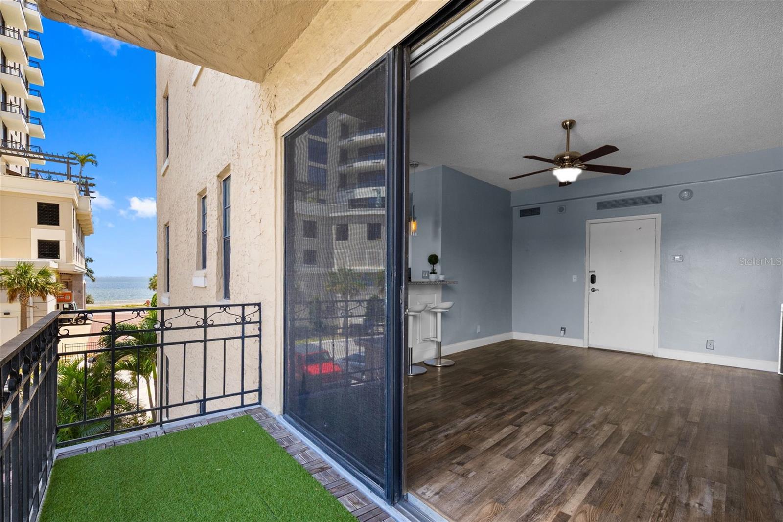 BAYSHORE ROYAL CONDO - Residential