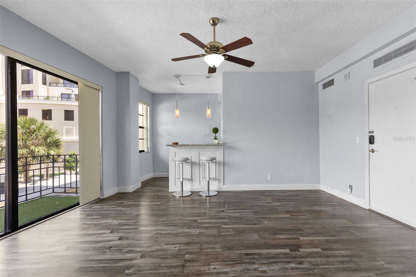BAYSHORE ROYAL CONDO - Residential