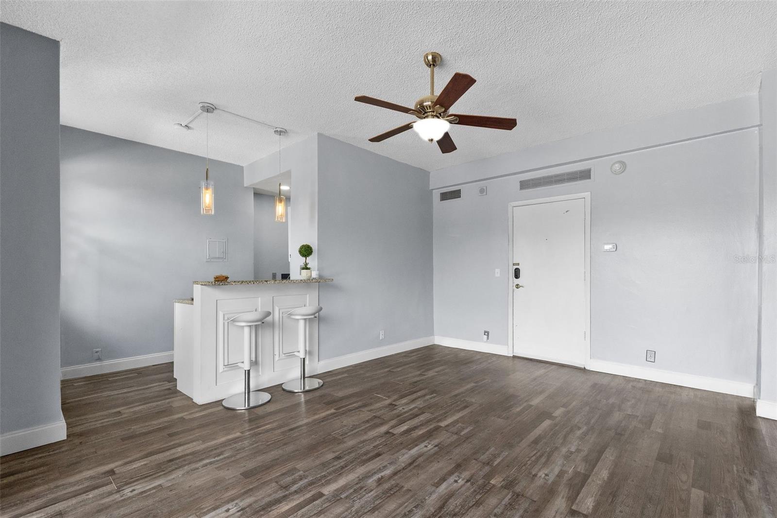 BAYSHORE ROYAL CONDO - Residential