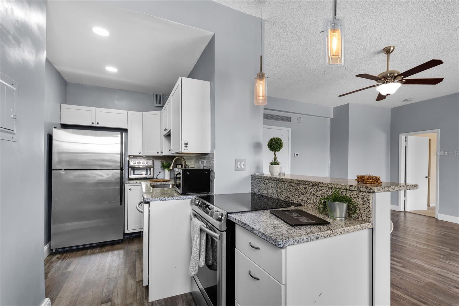 BAYSHORE ROYAL CONDO - Residential