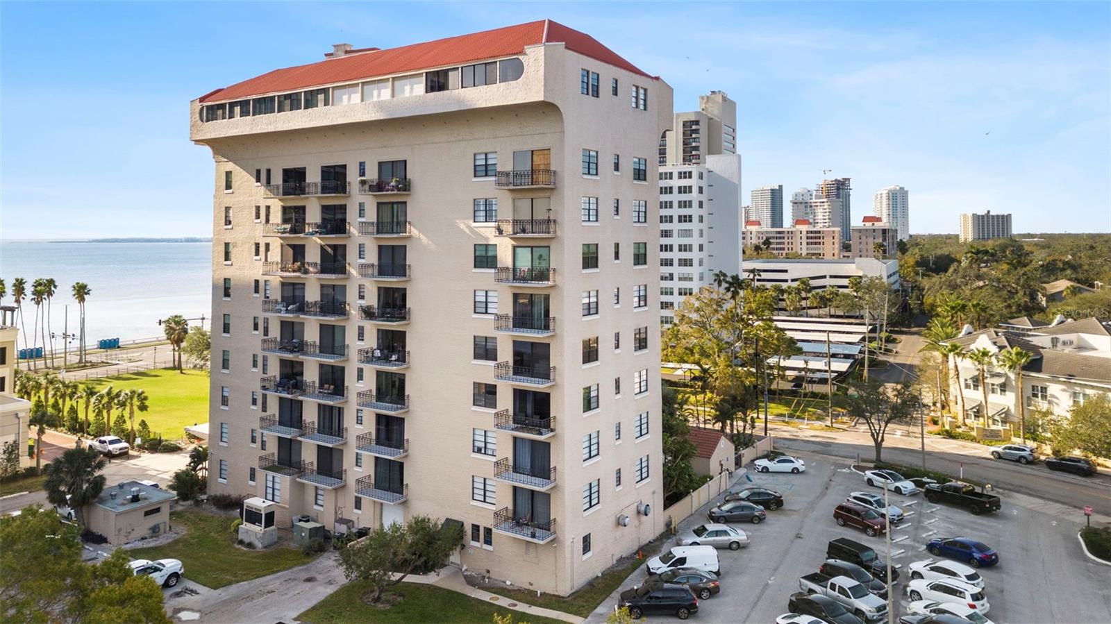 BAYSHORE ROYAL CONDO - Residential