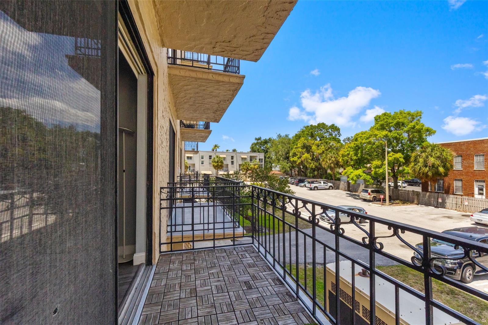 BAYSHORE ROYAL CONDO - Residential