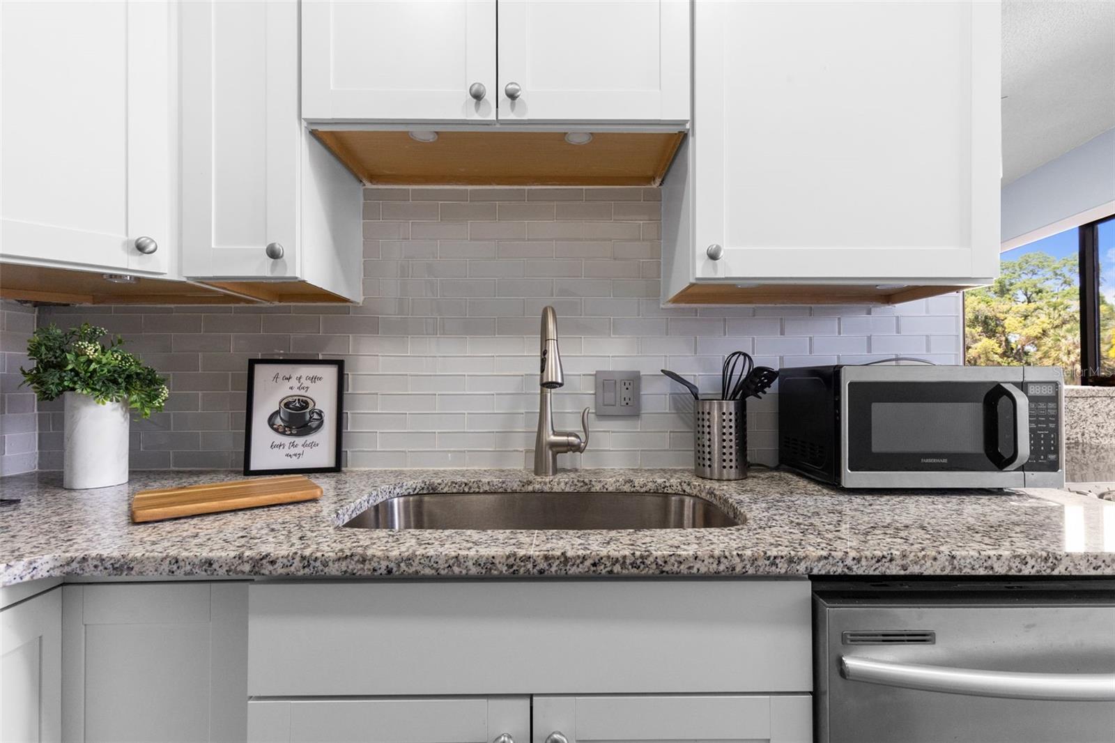 BAYSHORE ROYAL CONDO - Residential