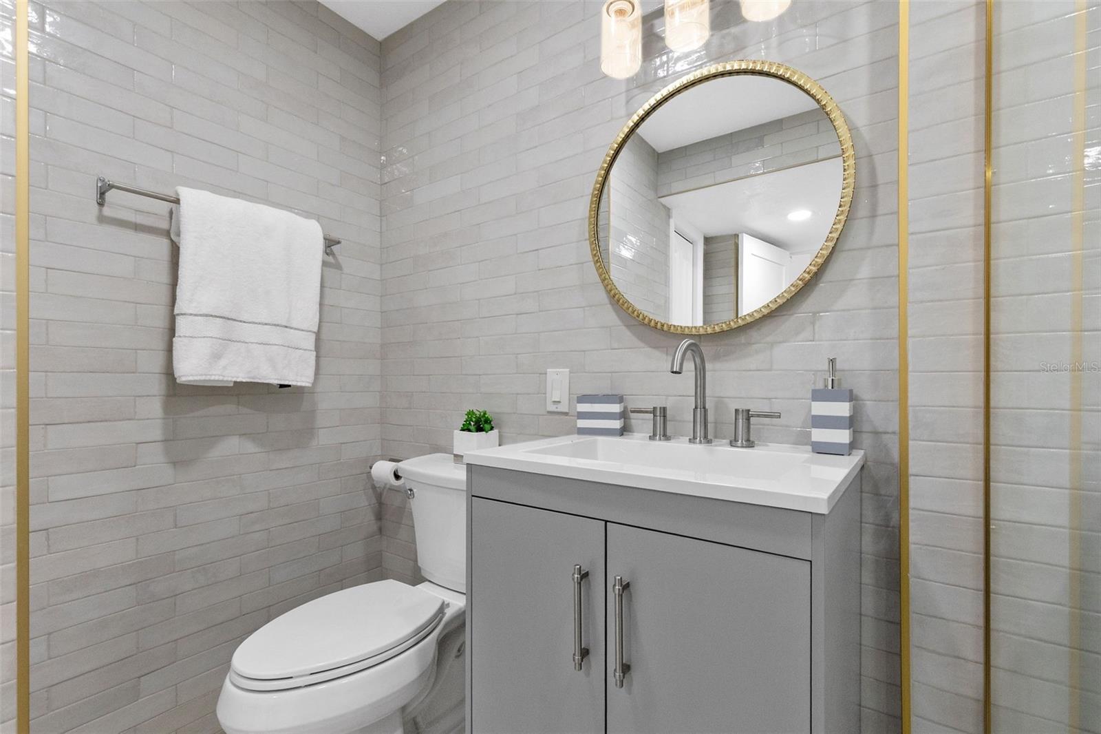 BAYSHORE ROYAL CONDO - Residential