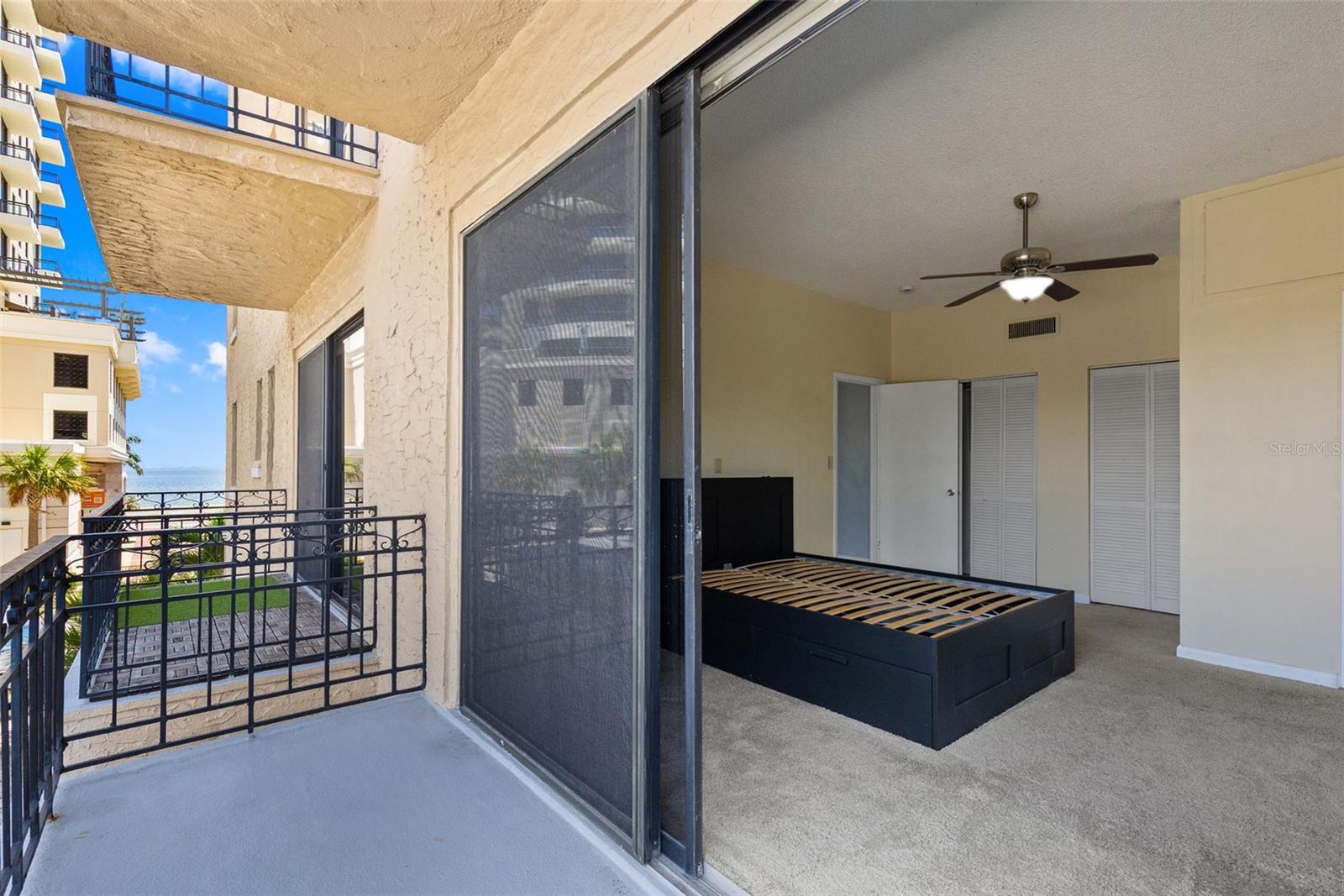 BAYSHORE ROYAL CONDO - Residential