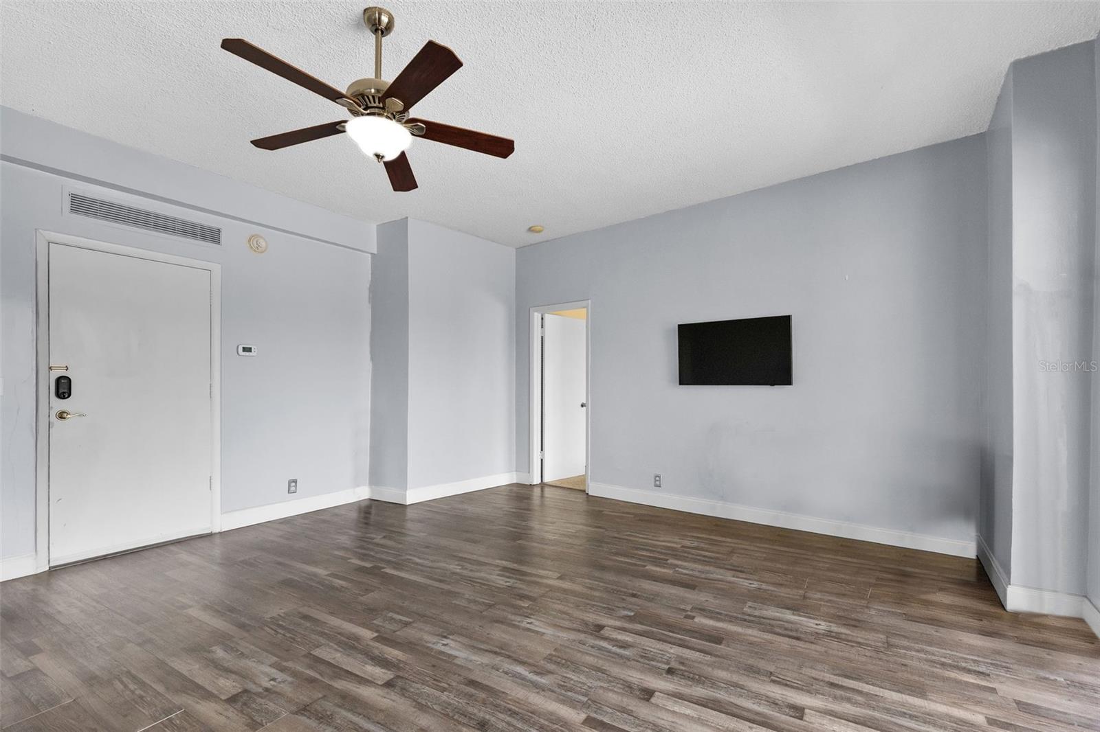 BAYSHORE ROYAL CONDO - Residential