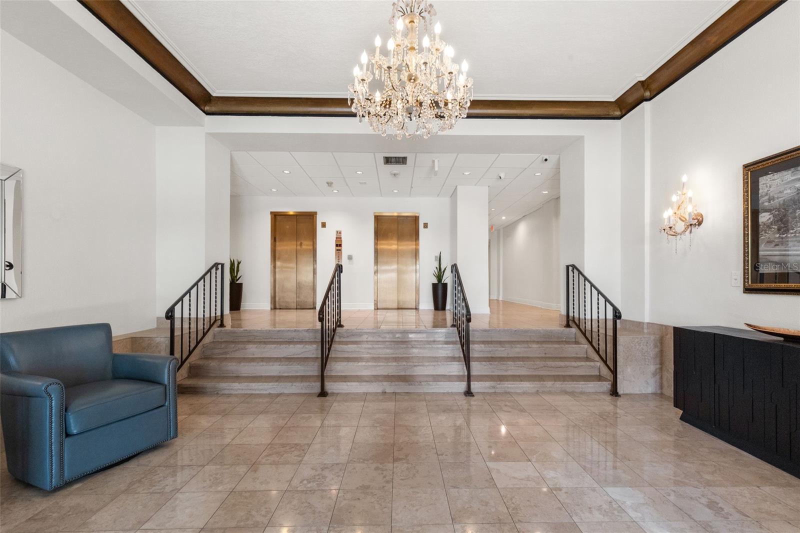 BAYSHORE ROYAL CONDO - Residential