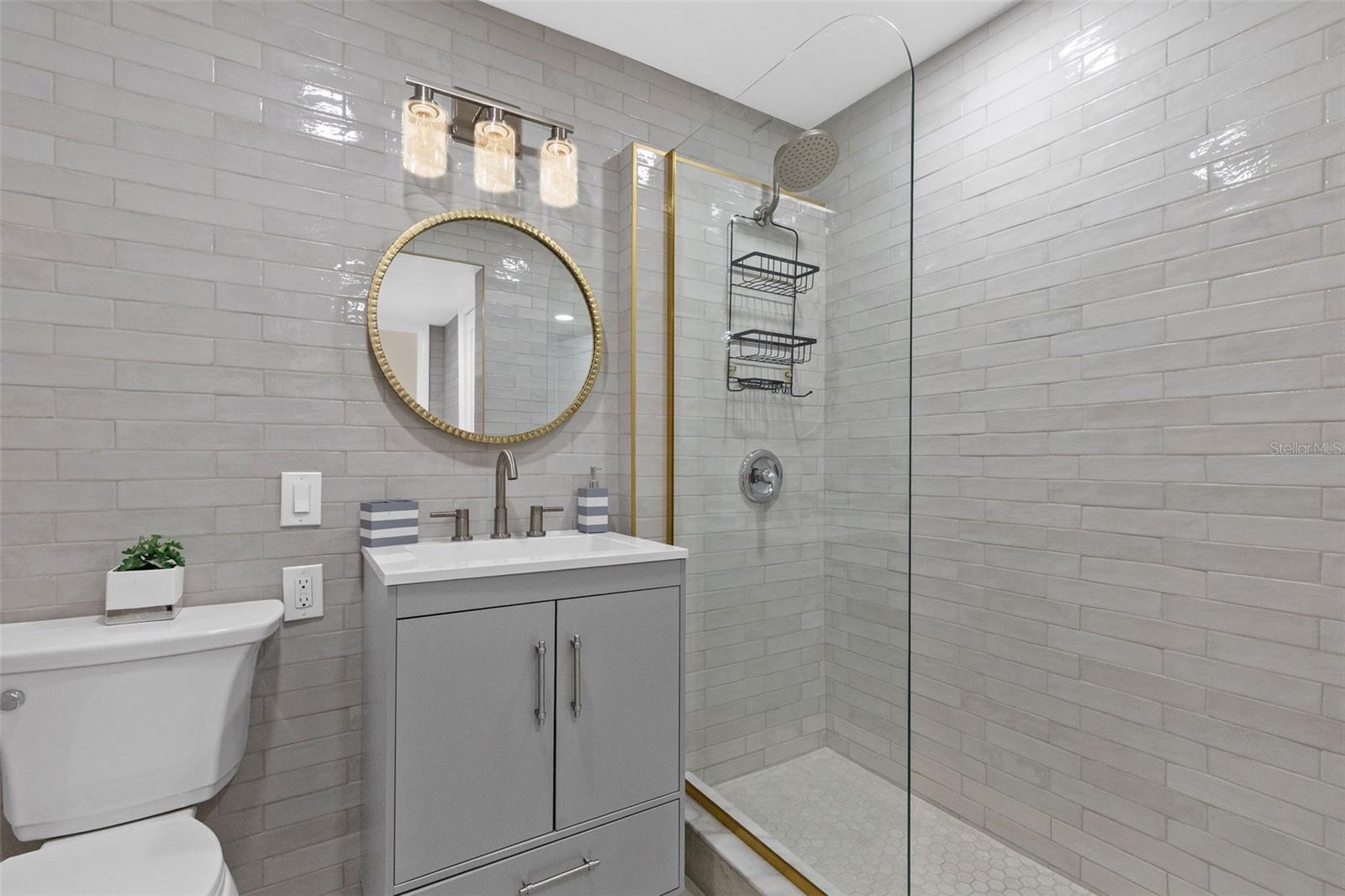 BAYSHORE ROYAL CONDO - Residential