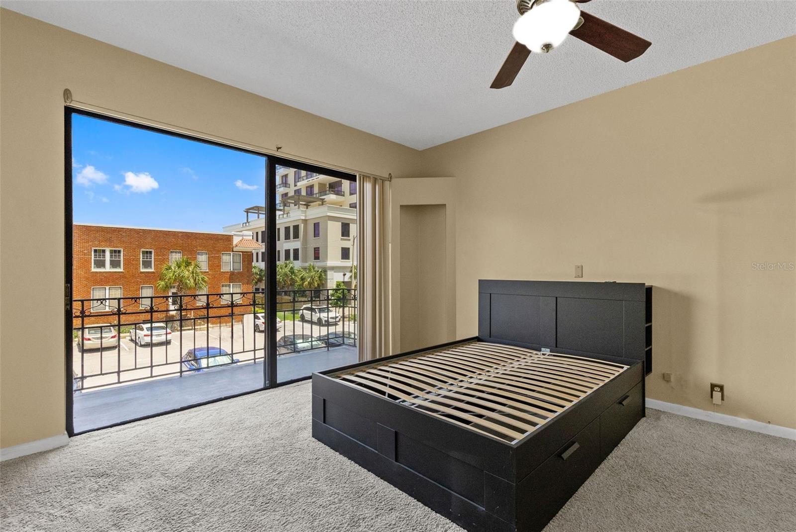 BAYSHORE ROYAL CONDO - Residential