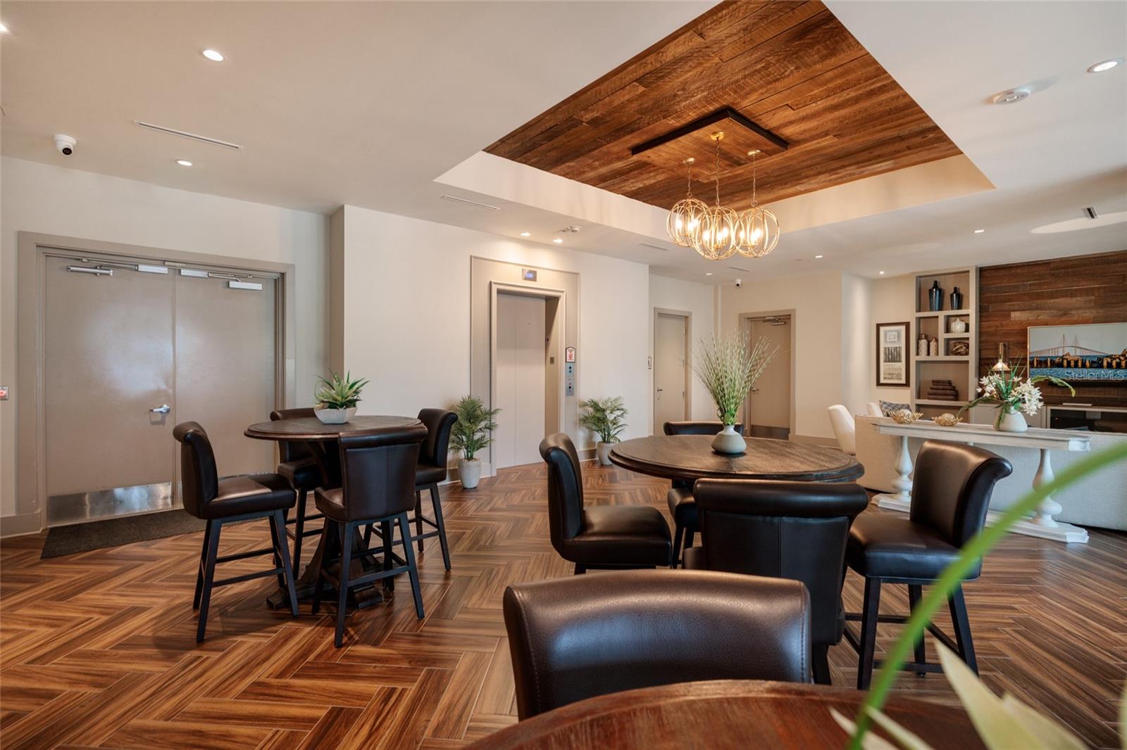 VICTORIA PLACE CONDO - Residential Lease