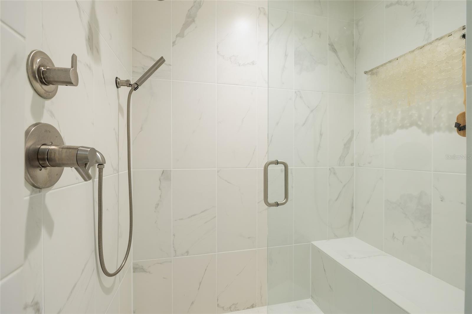 VICTORIA PLACE CONDO - Residential Lease