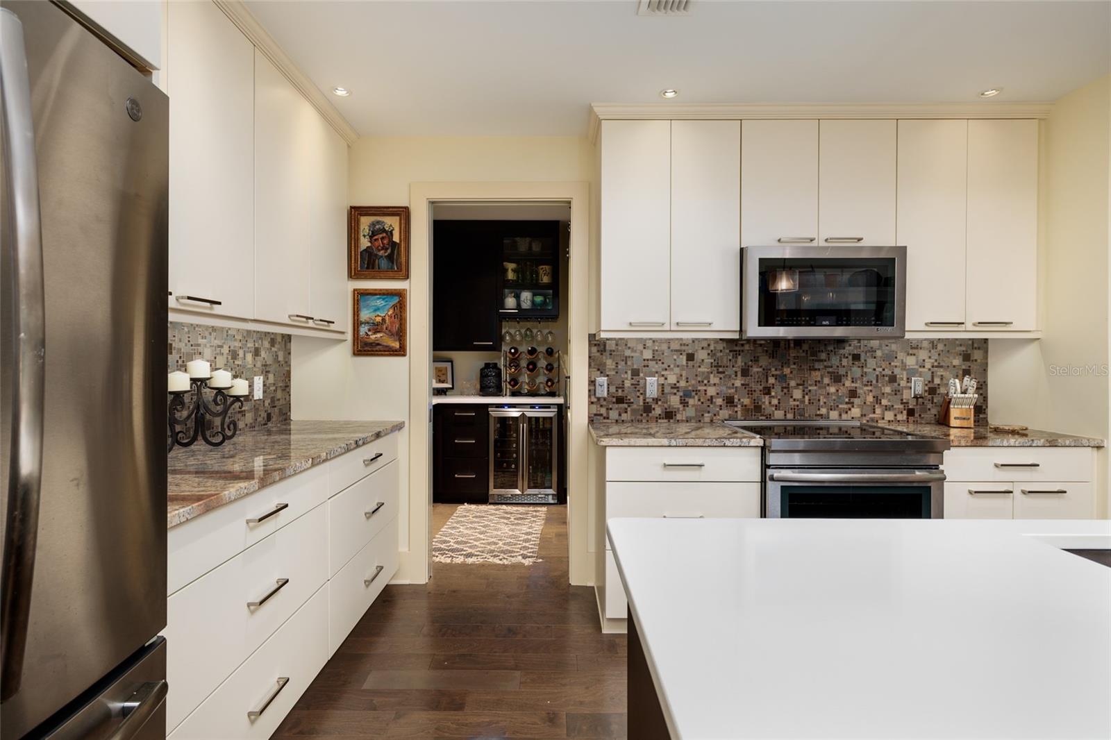 VICTORIA PLACE CONDO - Residential Lease