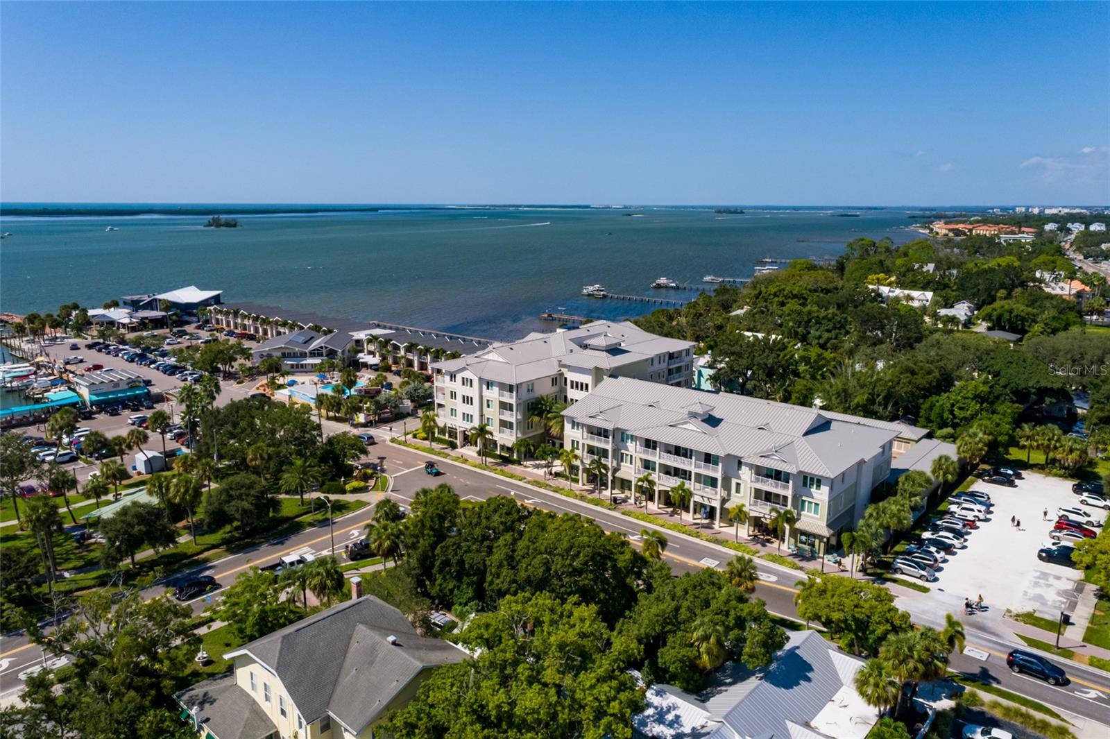 VICTORIA PLACE CONDO - Residential Lease