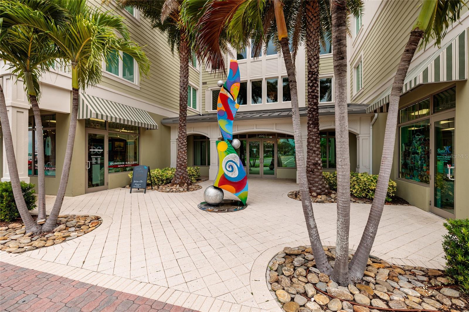 VICTORIA PLACE CONDO - Residential Lease