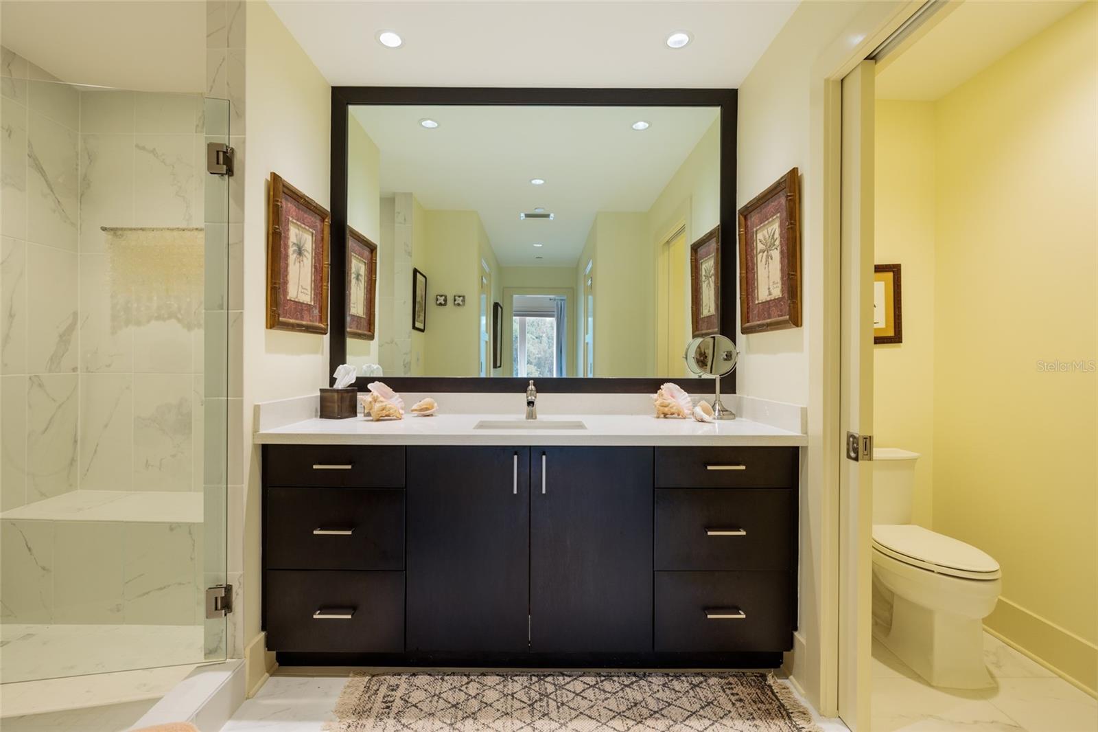 VICTORIA PLACE CONDO - Residential Lease