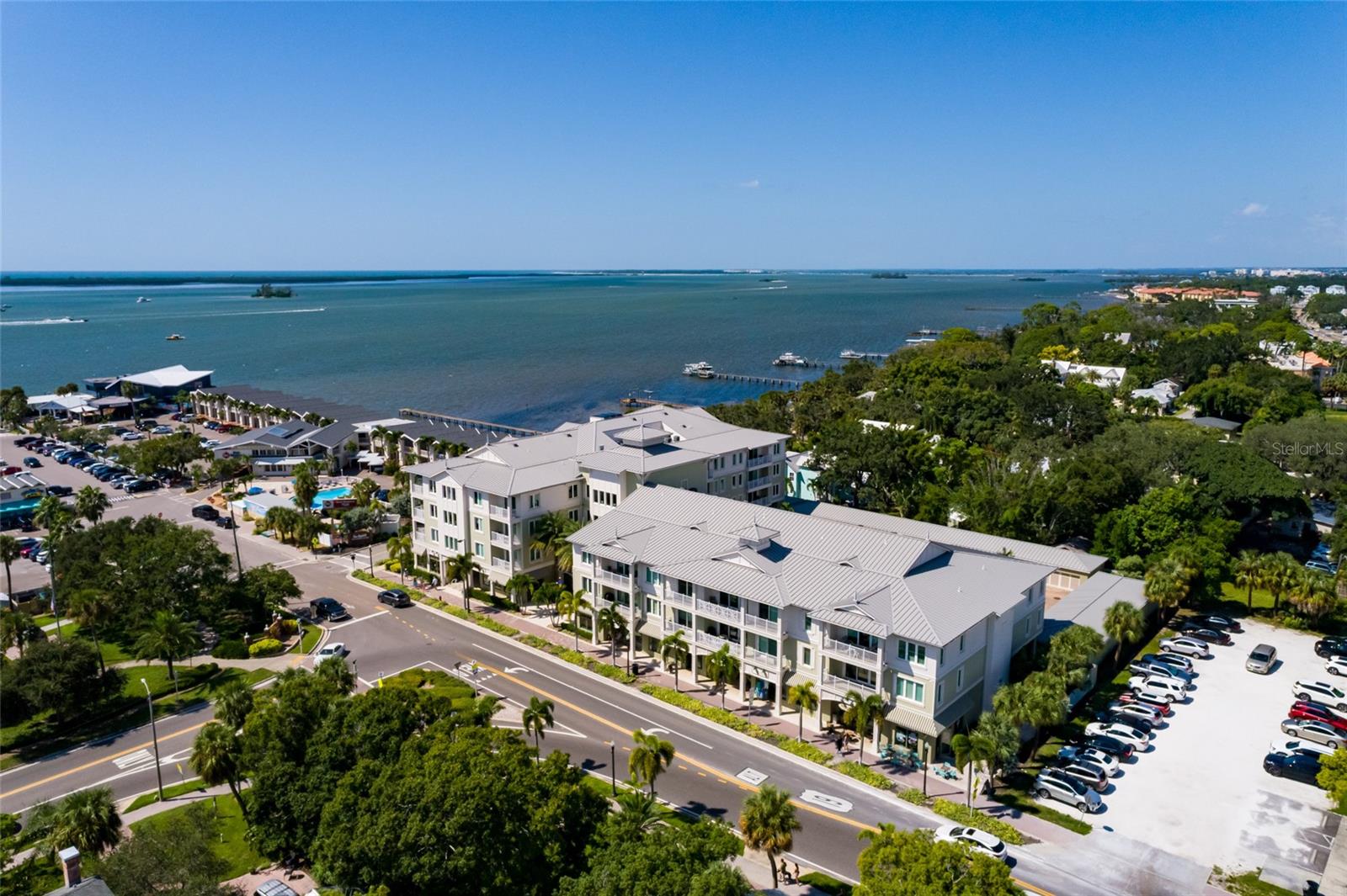 VICTORIA PLACE CONDO - Residential Lease
