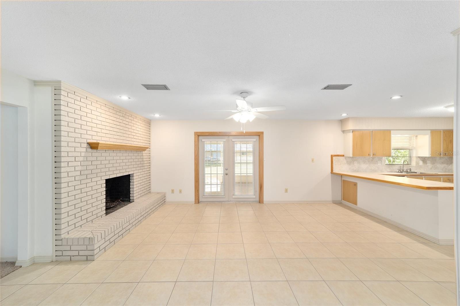 HIDDEN PINES - Residential Lease