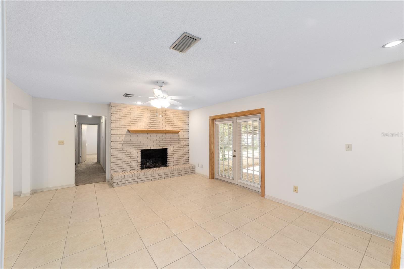 HIDDEN PINES - Residential Lease