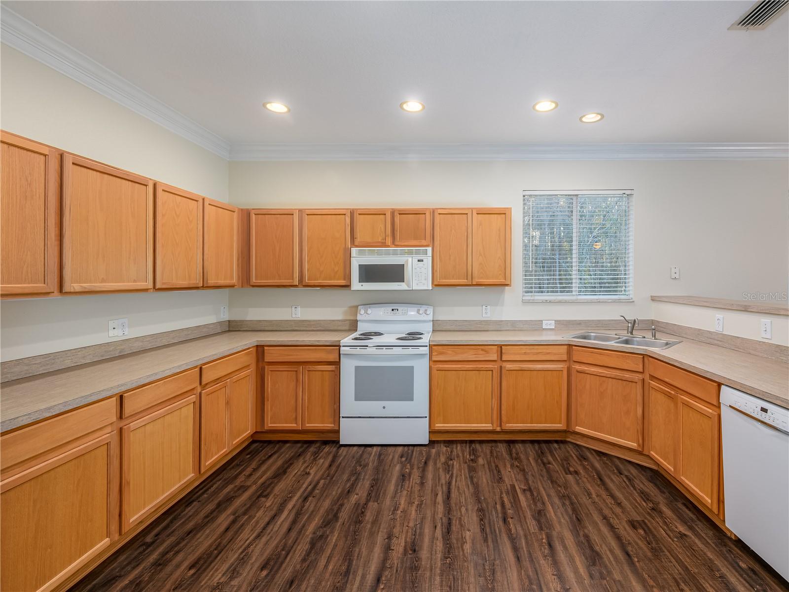 SEVEN OAKS A-9 B-12 B-13&P-13 - Residential Lease