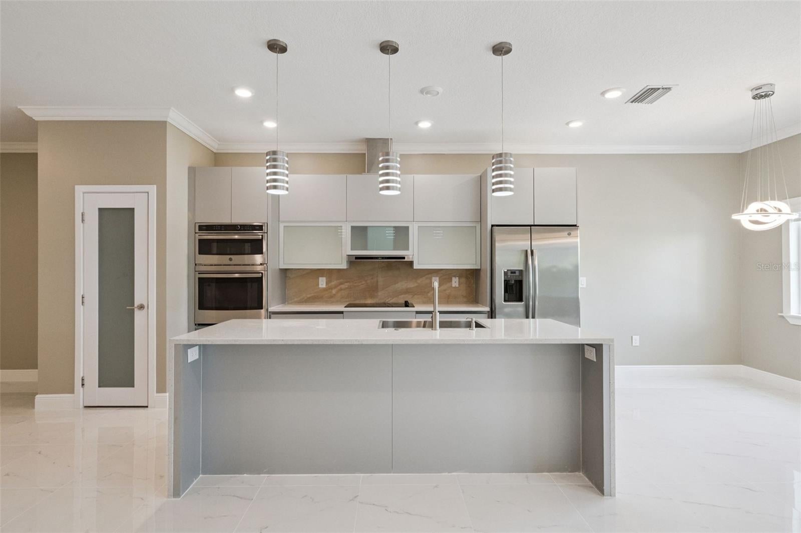 1993 GREENBRIAR TERRACE
