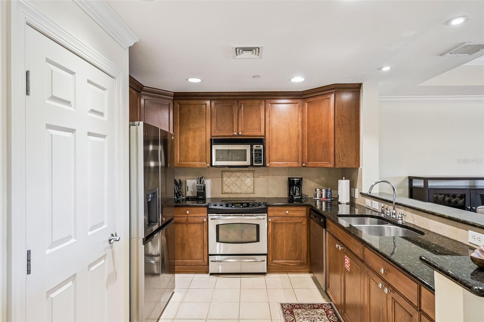 CENTRE COURT RDG CONDO PH 1 - Residential