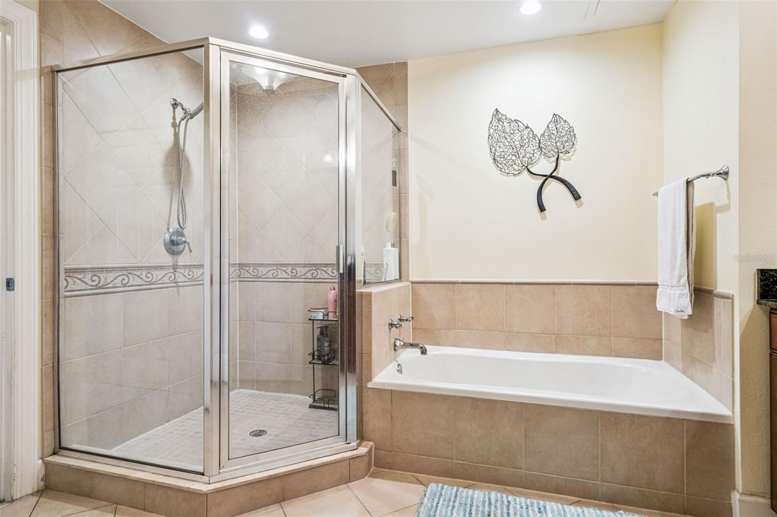 CENTRE COURT RDG CONDO PH 1 - Residential