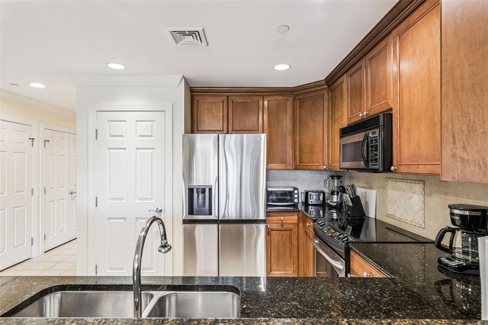 CENTRE COURT RDG CONDO PH 1 - Residential