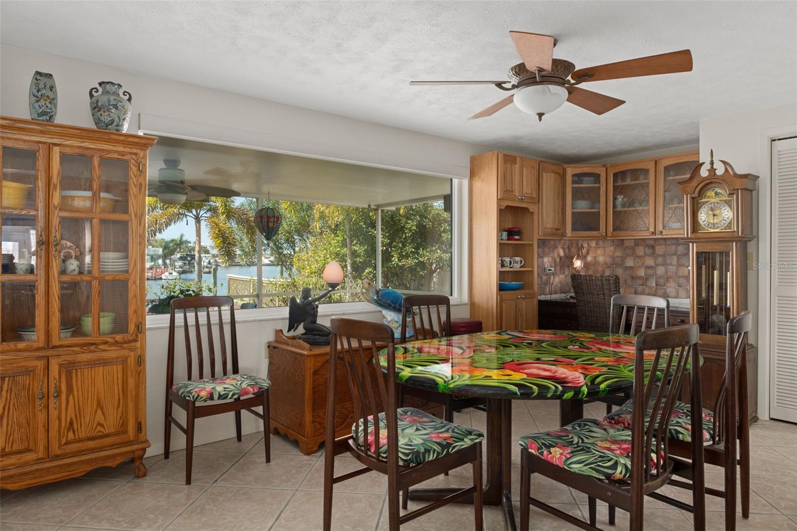 CALIENTE APTS CONDOS - Residential