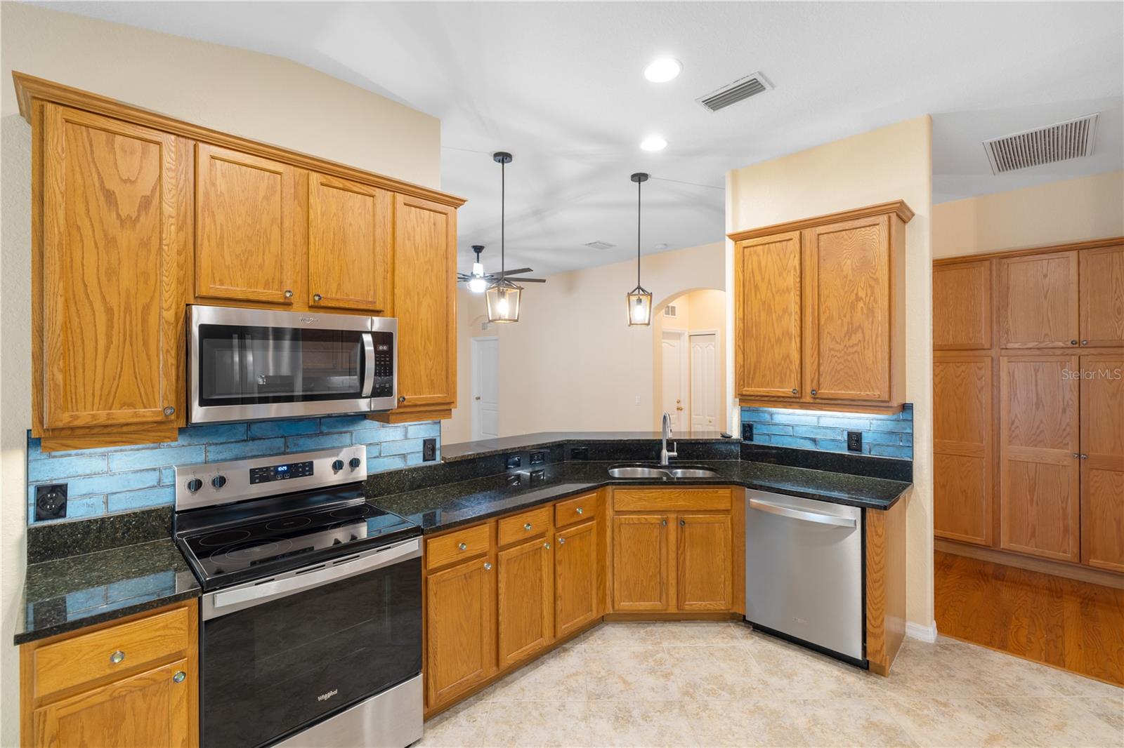 LAKESIDE PLANTATION - Residential Lease