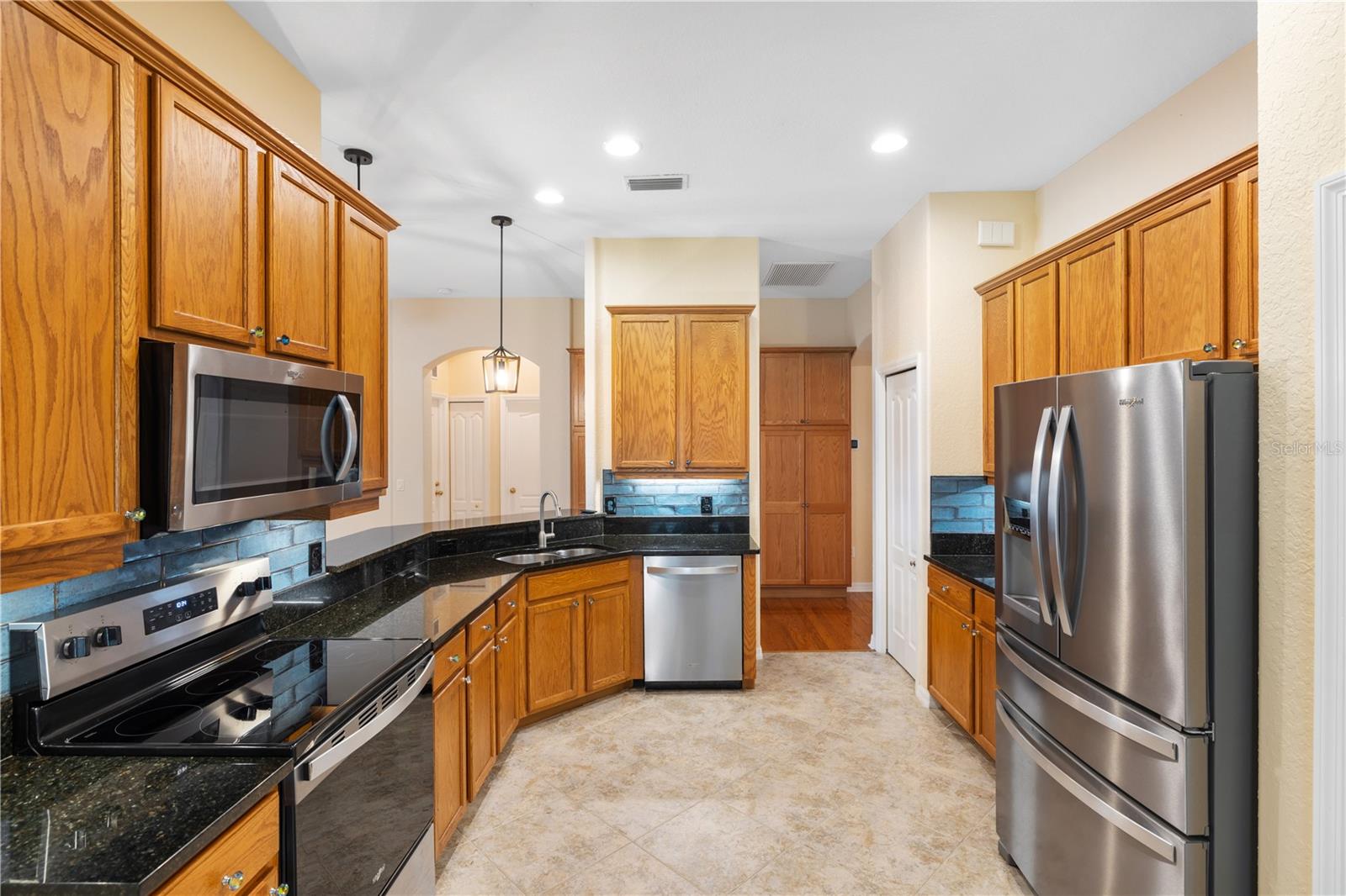 LAKESIDE PLANTATION - Residential Lease