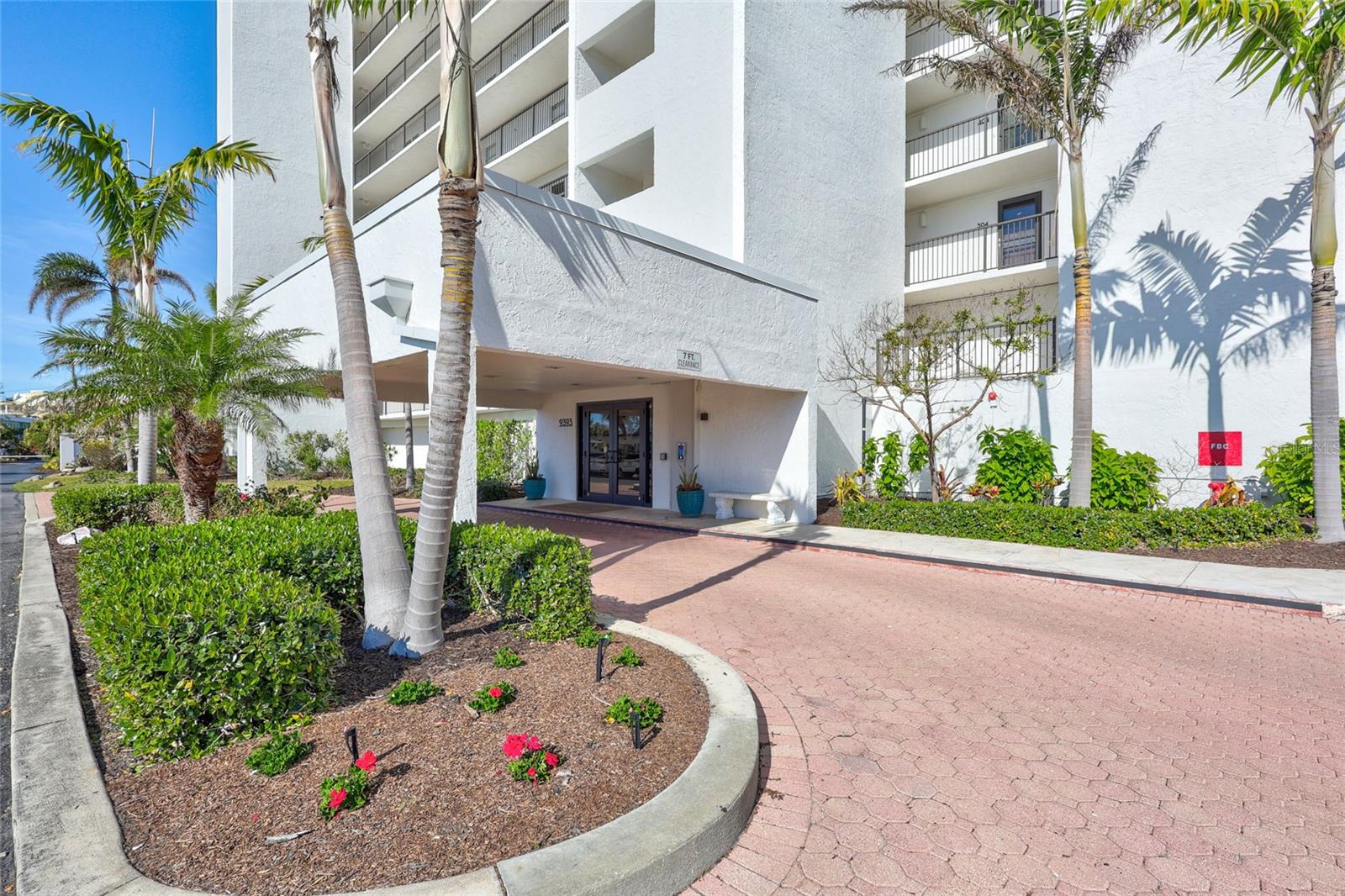 POINTE ON MIDNIGHT PASS - Residential