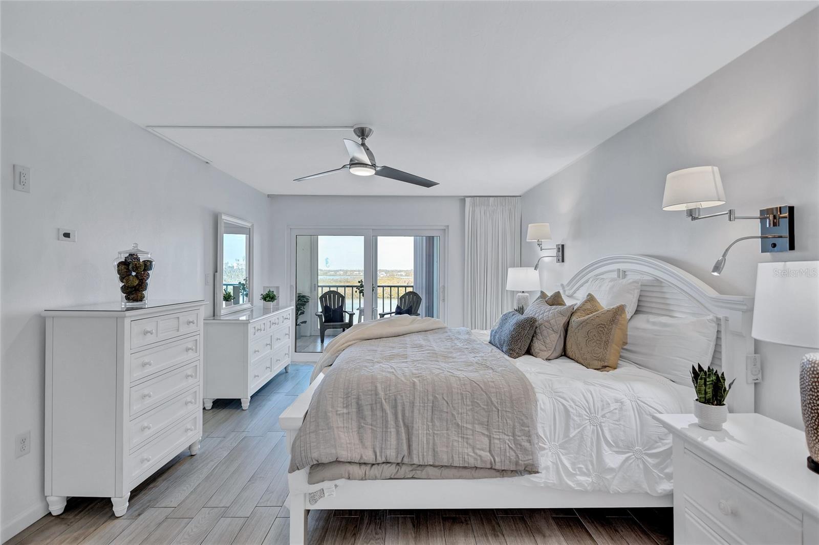 POINTE ON MIDNIGHT PASS - Residential