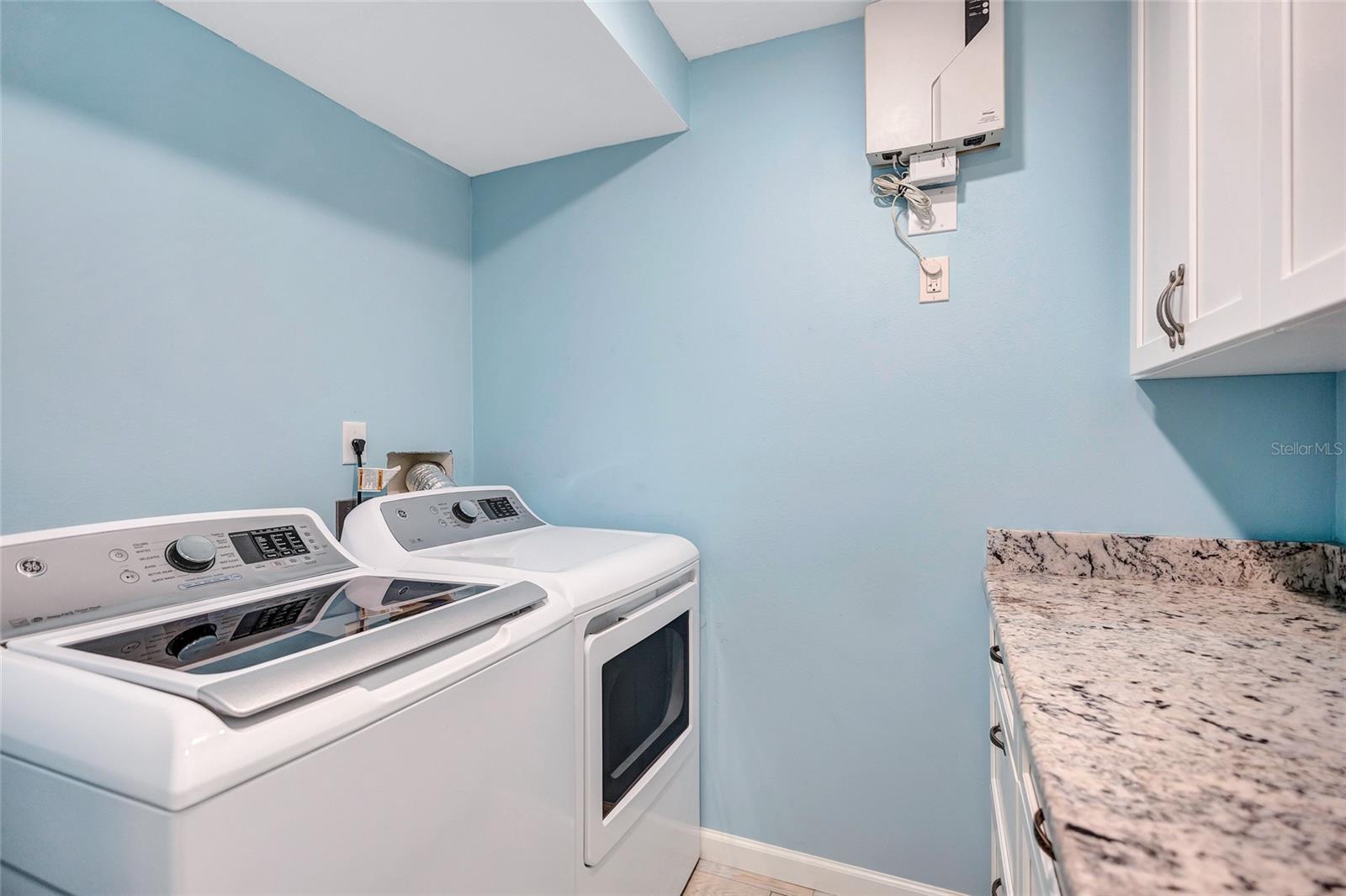 POINTE ON MIDNIGHT PASS - Residential