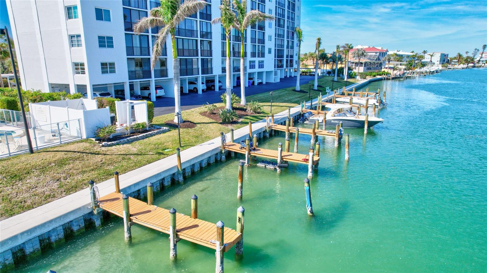 POINTE ON MIDNIGHT PASS - Residential