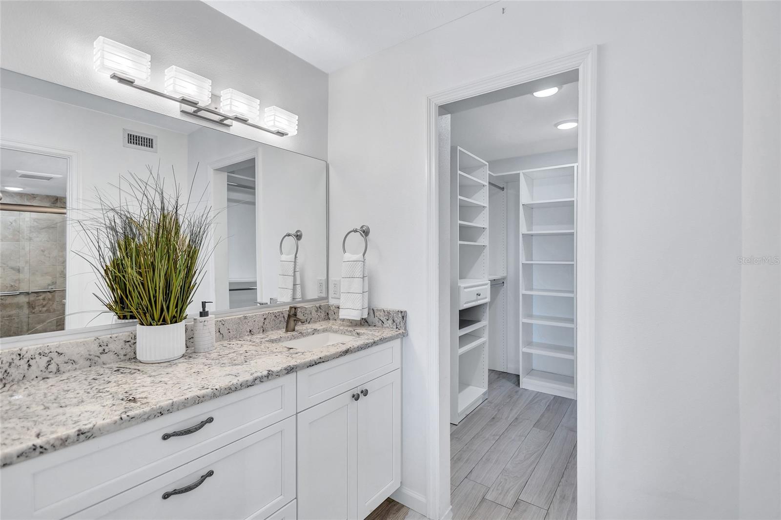 POINTE ON MIDNIGHT PASS - Residential