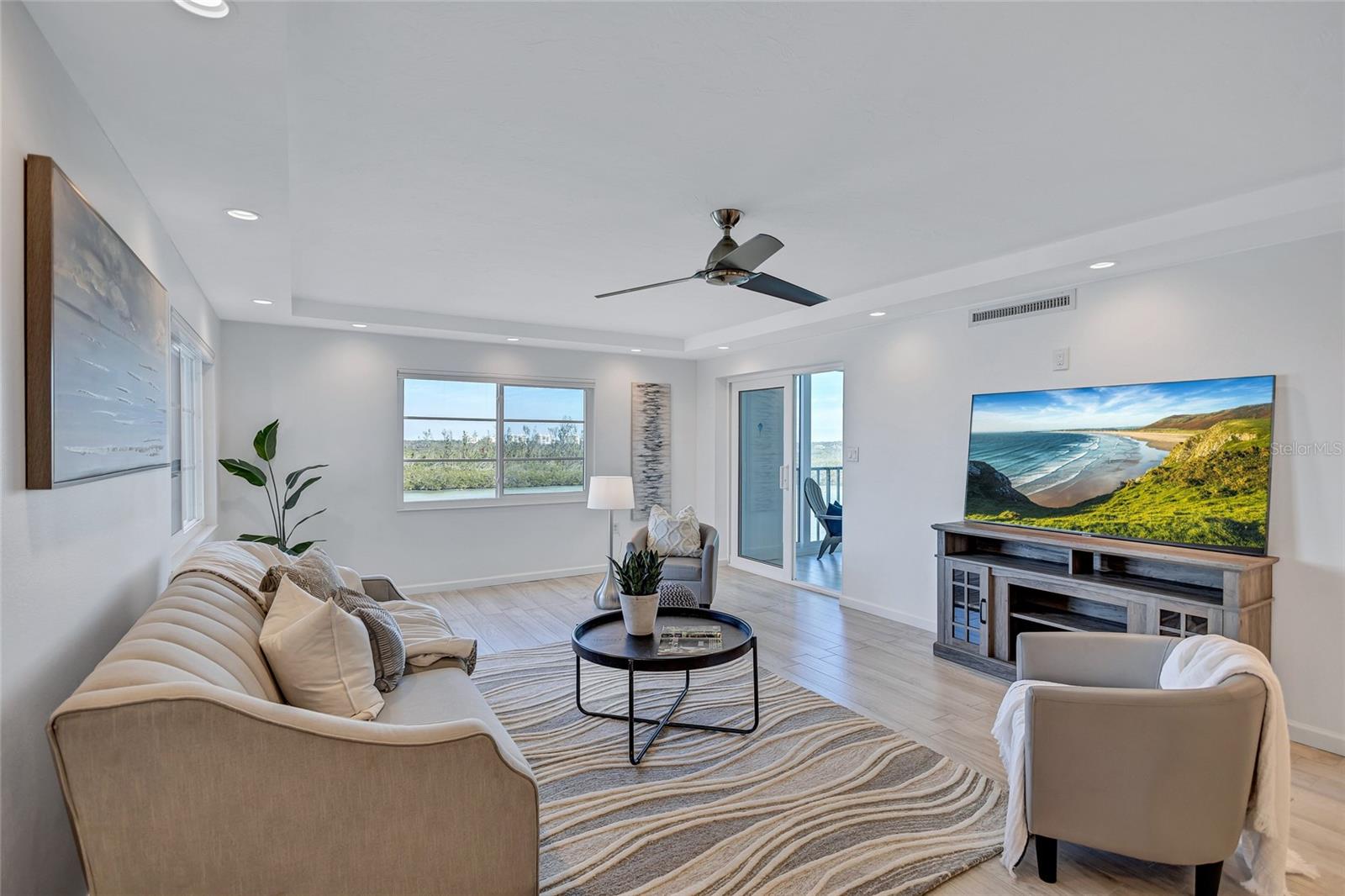 POINTE ON MIDNIGHT PASS - Residential