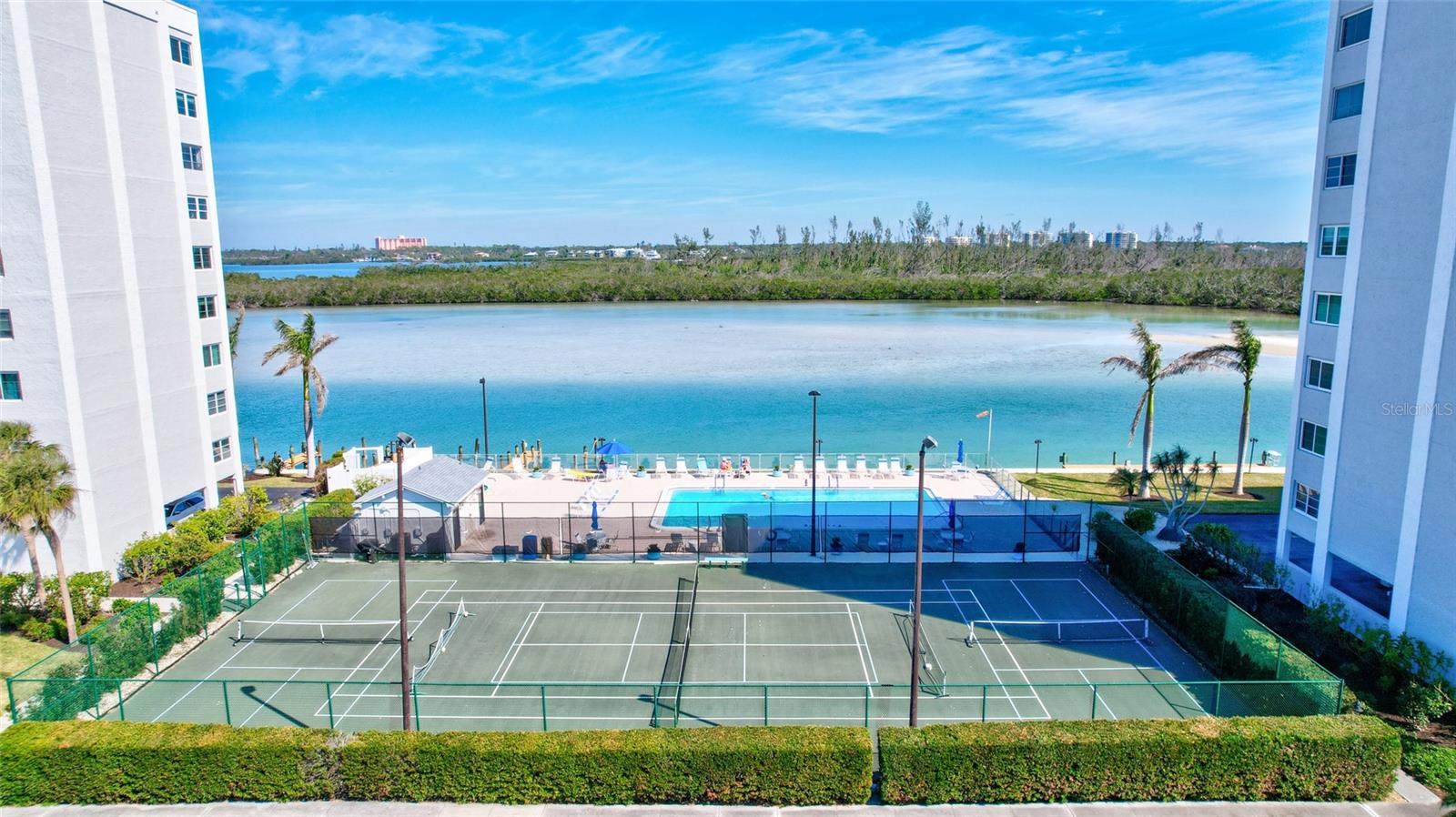 POINTE ON MIDNIGHT PASS - Residential