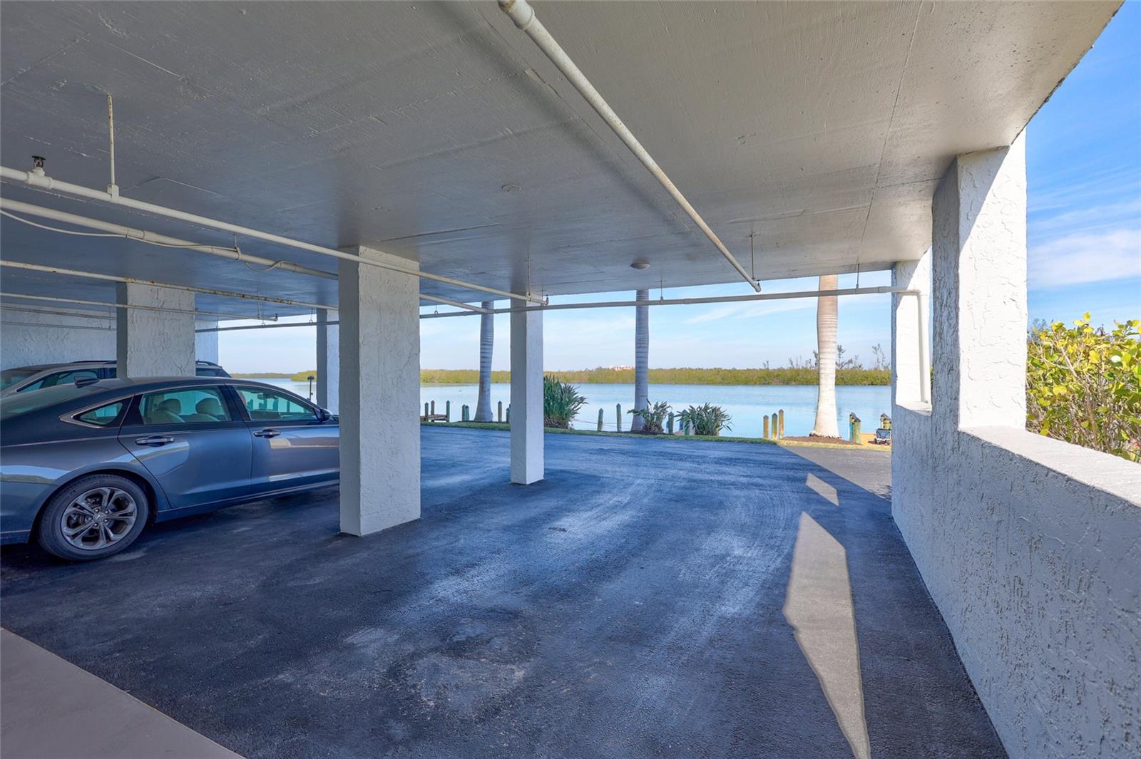 POINTE ON MIDNIGHT PASS - Residential