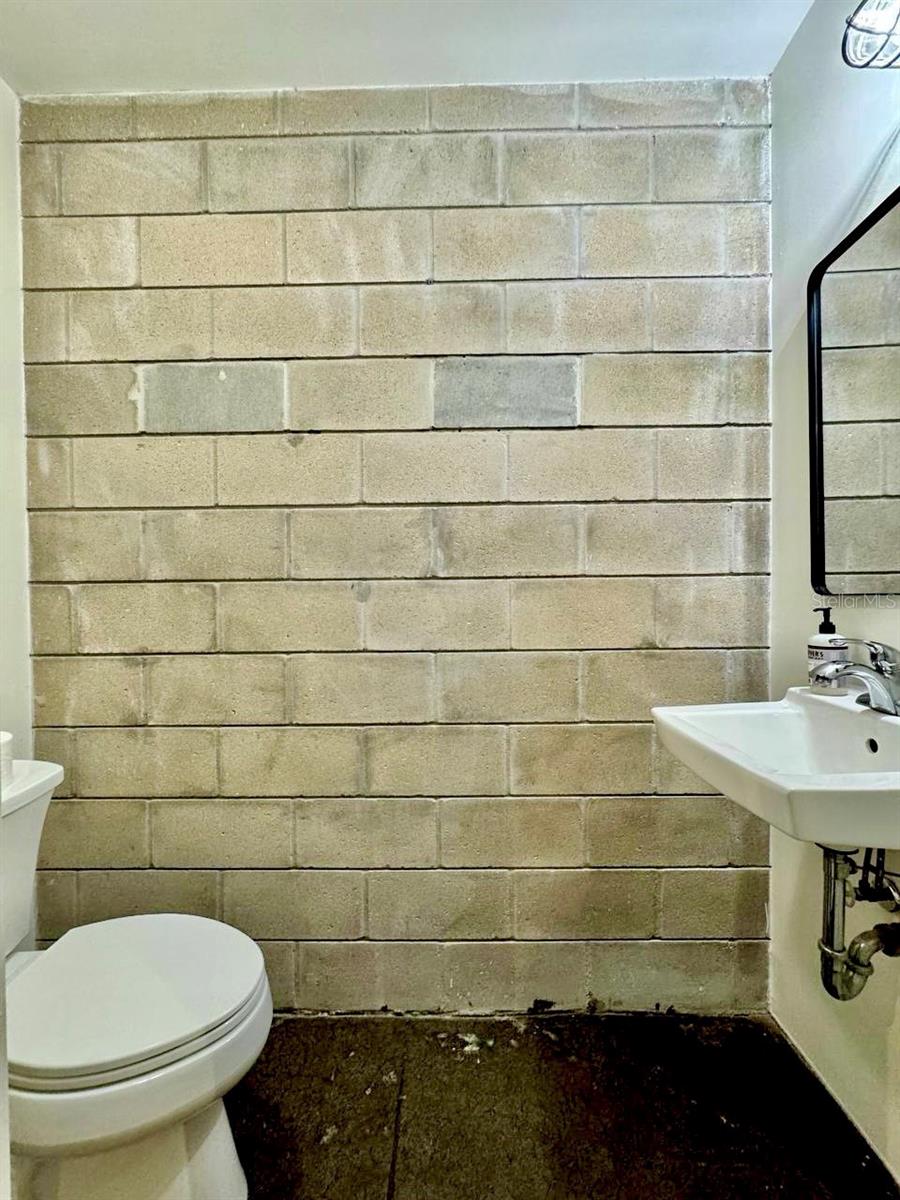 SOHO LOFTS - Residential Lease