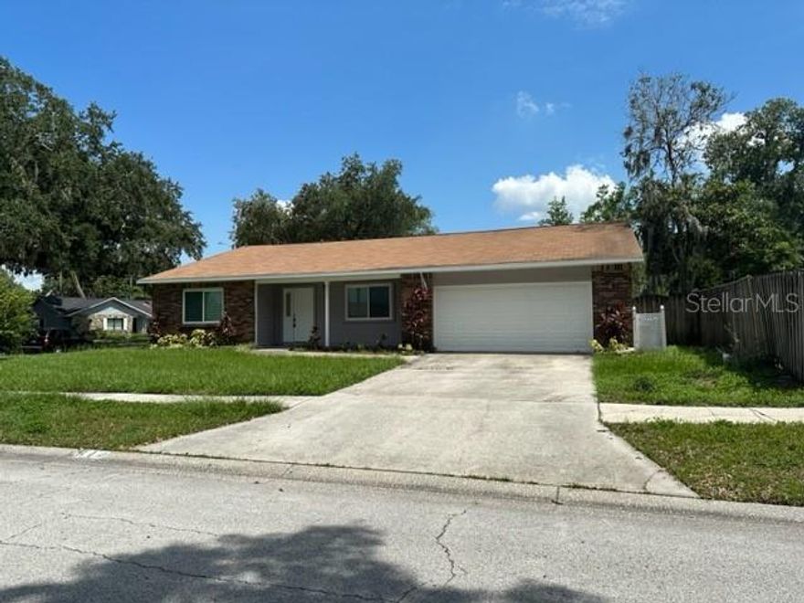 Very nice layout on this 3 bedroom 2 bath home plus office. This split plan has NO CARPET!
Large office in addition to bedrooms. Master has ensuite bath. 2nd bath is a jack and Jill.
Huge great room combines dining and kitchen. Large screened lanai and fenced yard. 2 car
garage. Exterior freshly painted. Corner lot. Fantastic Brandon neighborhood. Call today!
** Interested parties should not apply on the Signature Realty website, but should contact the agent directly and request the application package.