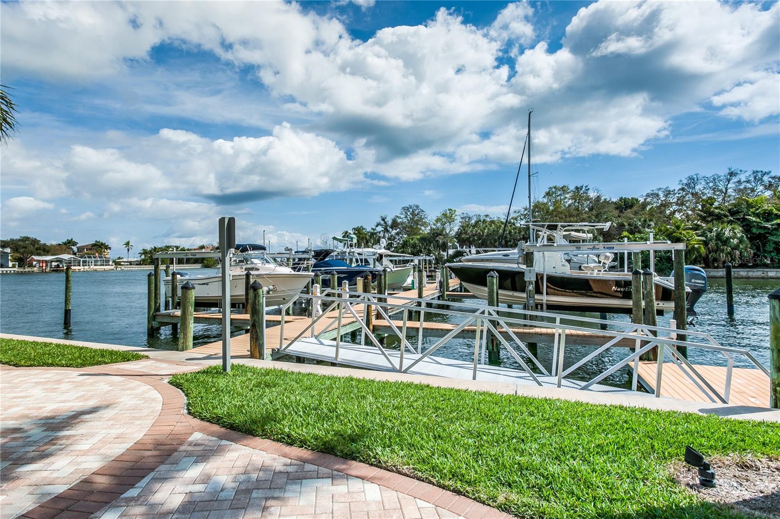 1325 SNELL ISLE BOULEVARD NE 806