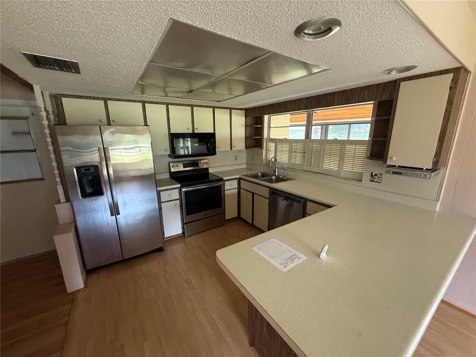 2906 OAK CREST DRIVE