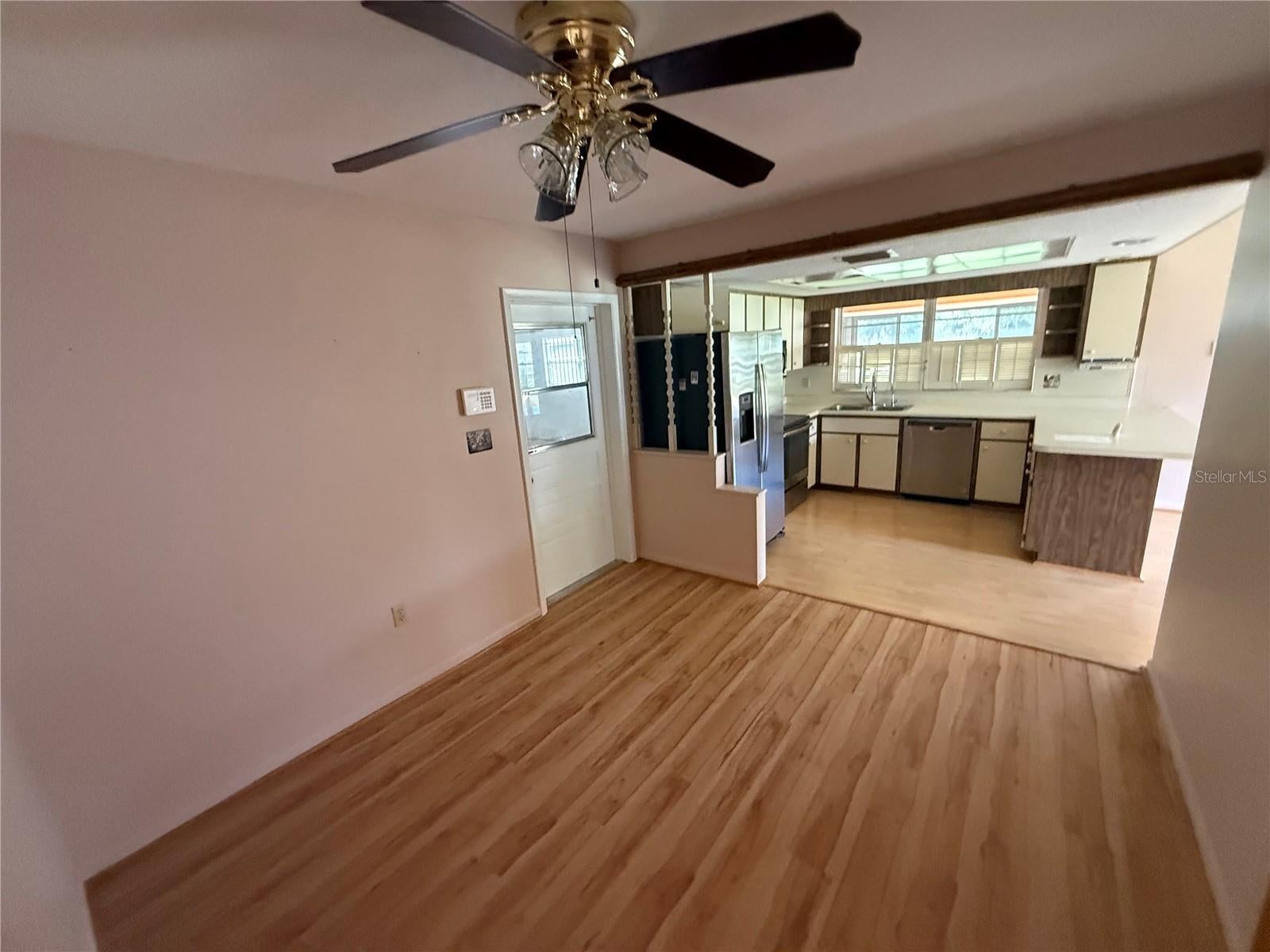 2906 OAK CREST DRIVE
