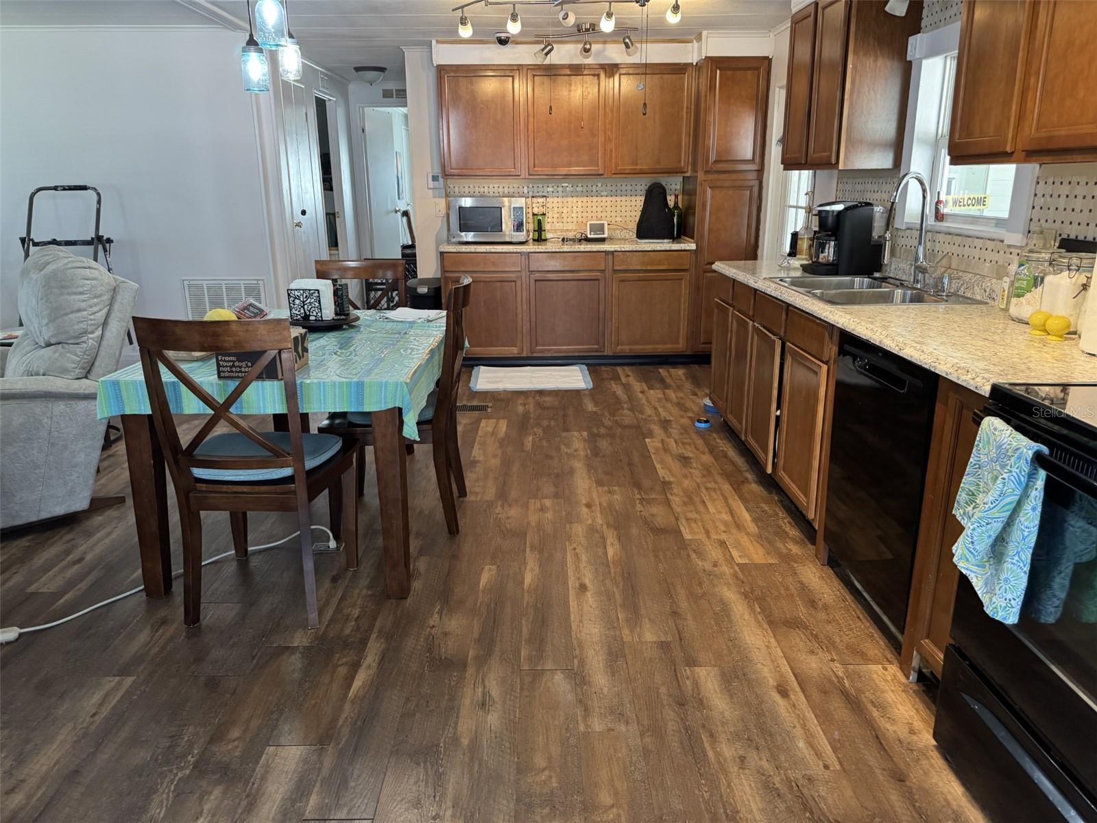 WALK IN THE WATER VILLAGE UNIT 03 - Residential