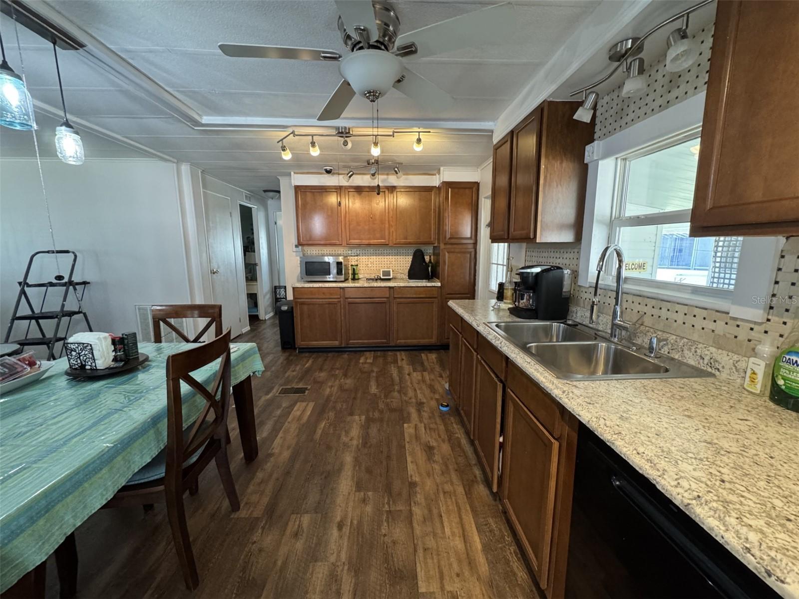 WALK IN THE WATER VILLAGE UNIT 03 - Residential