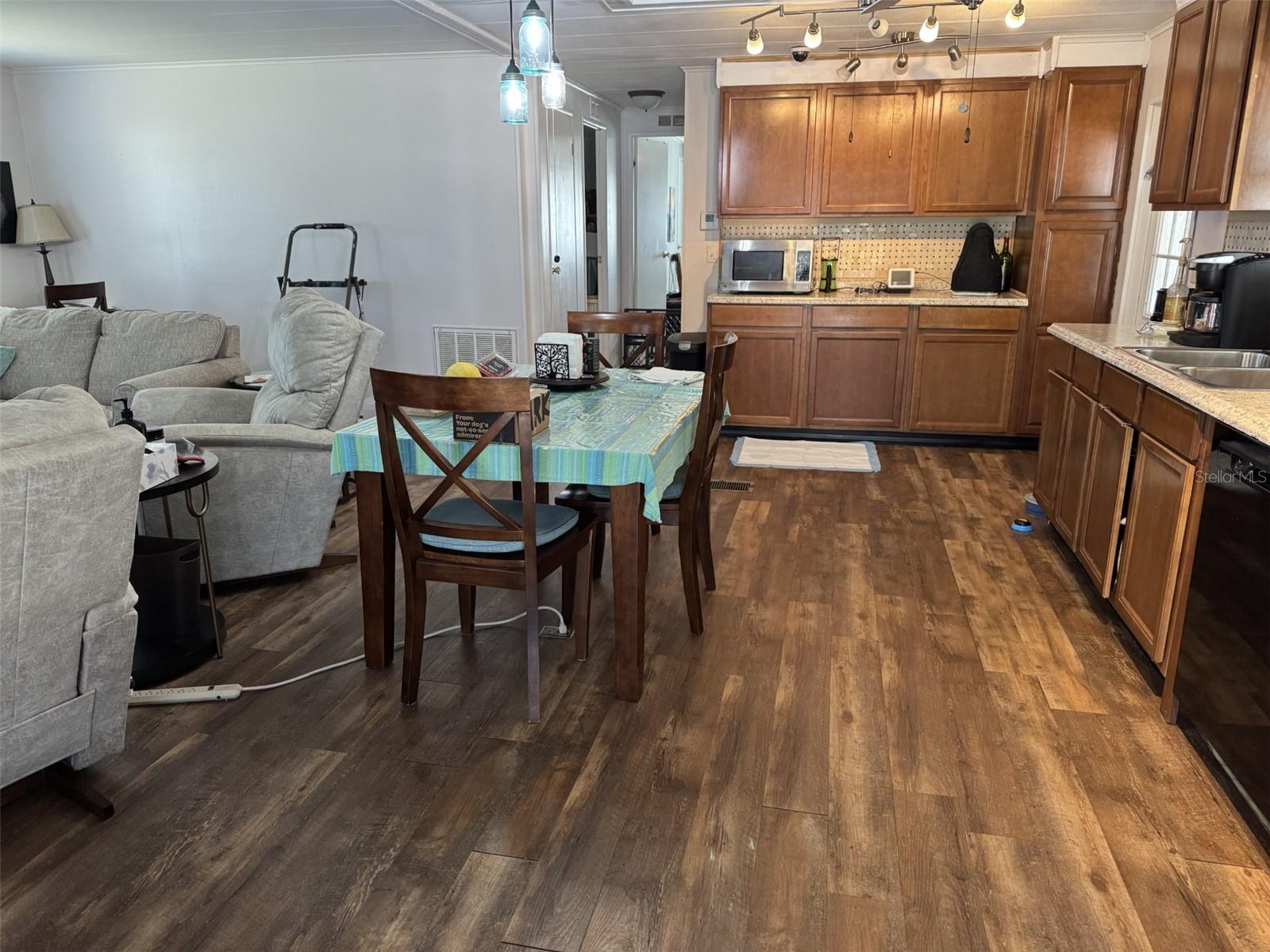 WALK IN THE WATER VILLAGE UNIT 03 - Residential