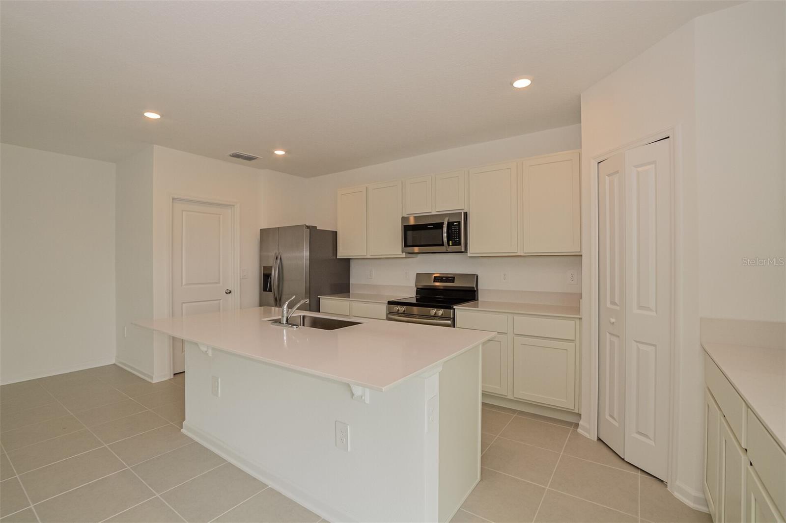 HAMILTON BLUFF SUB - Residential Lease