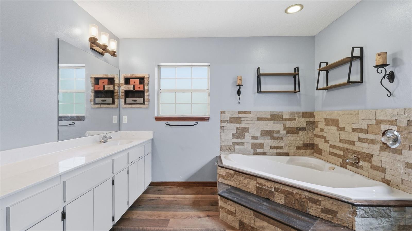 OAK FOREST UNIT 02 - Residential