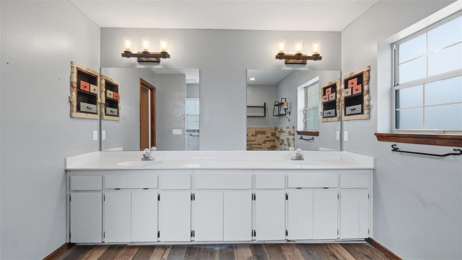 OAK FOREST UNIT 02 - Residential