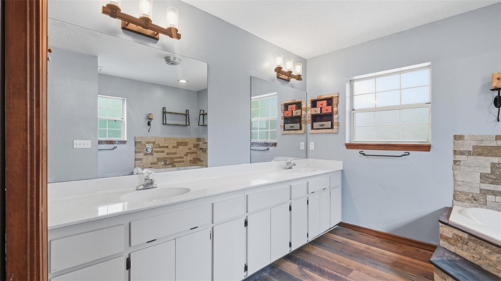 OAK FOREST UNIT 02 - Residential